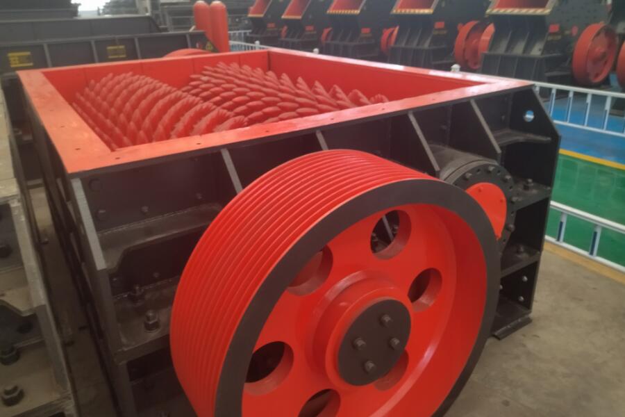 Double-toothed roller crusher